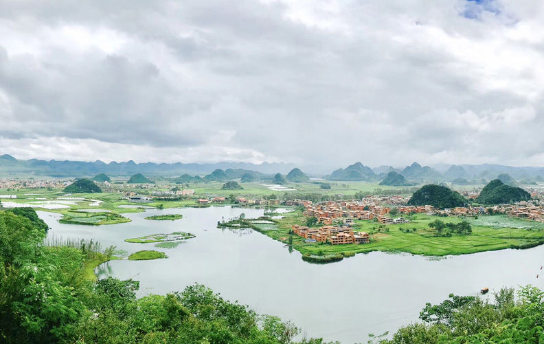 美麗的普者黑景區(qū)俯瞰圖。